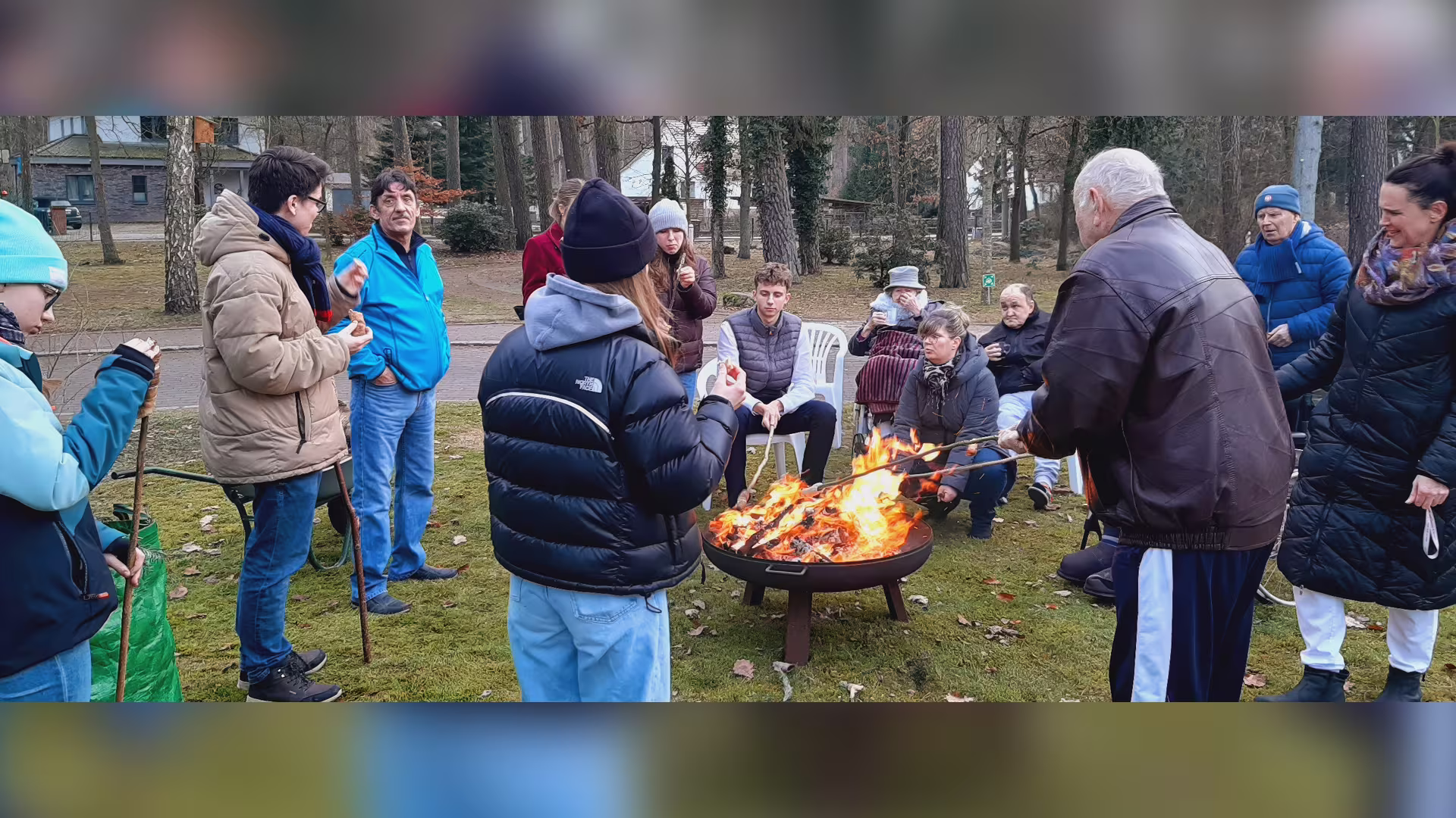 „Doing Good Challenge“: Christbaumverbrennen „Doing Good Challenge“: Christbaumverbrennen