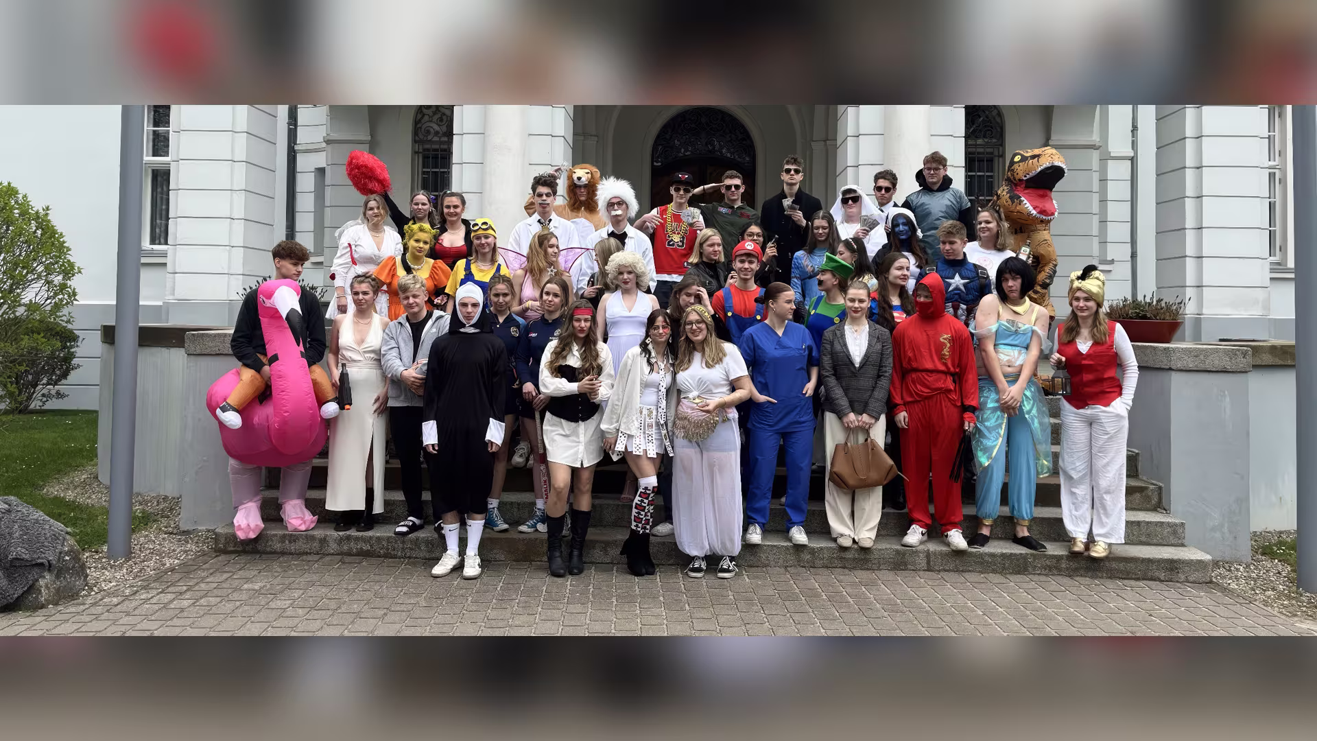 Mottowoche der Abiturienten im Internat Schloss Torgelow Mottowoche der Abiturienten im Internat Schloss Torgelow