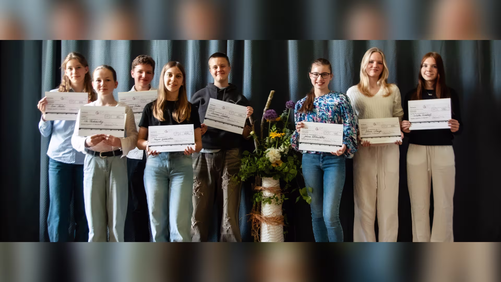 Schreibwettbewerb 2024:
Erster Torgelower Poetry Slam Schreibwettbewerb 2024:
Erster Torgelower Poetry Slam