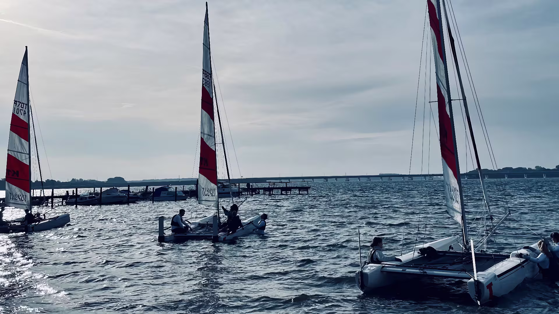 Internat Schloss Torgelow unterwegs: Teamprojekt Segeln sticht in See Internat Schloss Torgelow unterwegs: Teamprojekt Segeln sticht in See