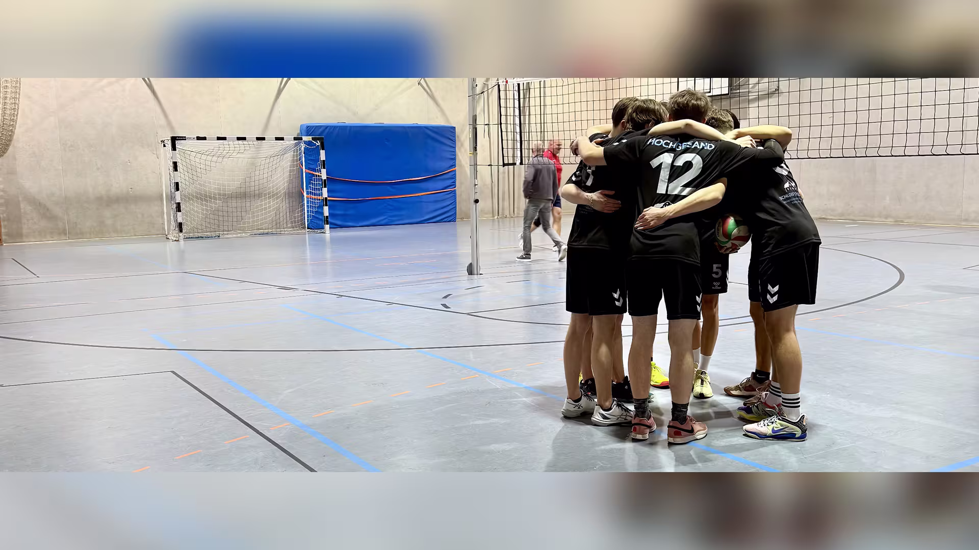Teamprojekt Volleyball feiert Sieg in der Stadtliga Teamprojekt Volleyball feiert Sieg in der Stadtliga